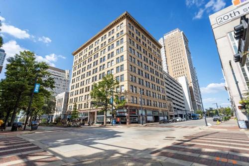 Central City Apartment | Optimum - Downtown Oasis