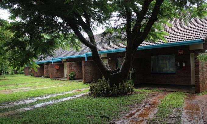 Chinhoyi Hotel | Orange Grove Motel