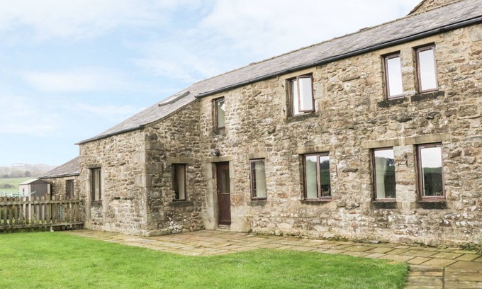 Fourstones Near Bentham Cottage | ORCABER FARM BARN, pet friendly, with open fire in Austwick