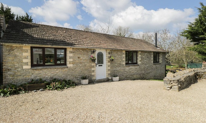 Malmesbury Cottage | ORCHARD HOUSE COTTAGE, pet friendly, with open fire in Malmesbury