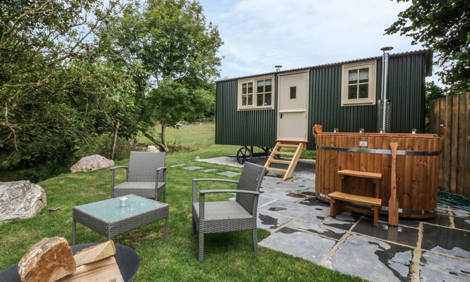 Burlawn Cottage | ORCHARD, romantic, character holiday cottage in Wadebridge
