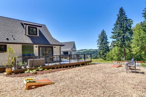Sherwood House | Oregon Wine Country Retreat Sip and Dine Outside