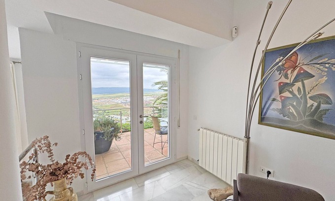 Atlanterra Ski Chalet | Oriental style villa with panoramic views, 6 pax FREE WIFI