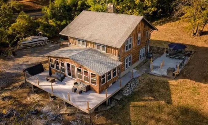 Hardin County Cabin | Original 1926 Log Cabin Overlooking Ohio River