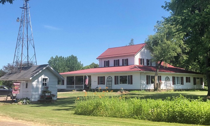 Nappanee Other | Original 6-bedroom FarmHouse with WiFi, Large Gathering Room in Nappanee