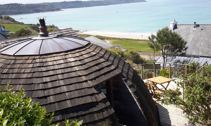 Locquirec House | Original round wood house T3 sea view