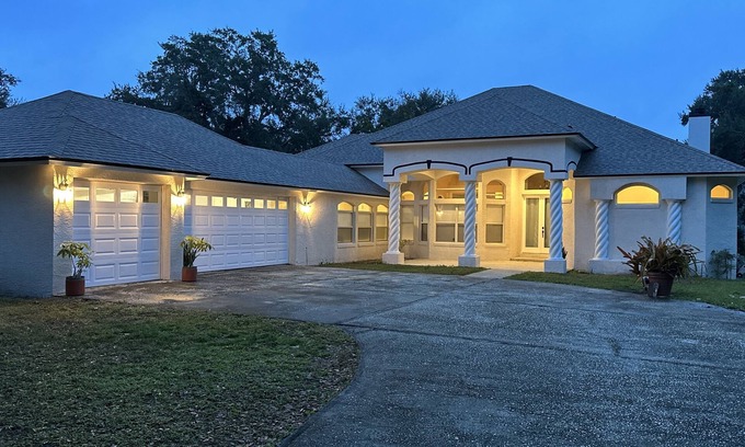 Windermere House | Orlando 20 Guest Villa Centrally Located with Game Room