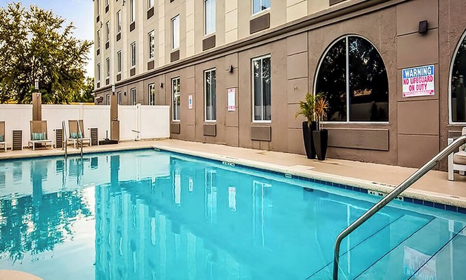 Orlando Hotel | Orlando Sweet Escape: Three Family Ready Room with Outdoor Pool