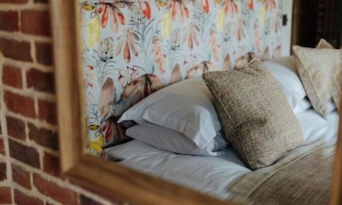Great Yarmouth House | Ormesby Manor - Warm Well Lodge with bkfst