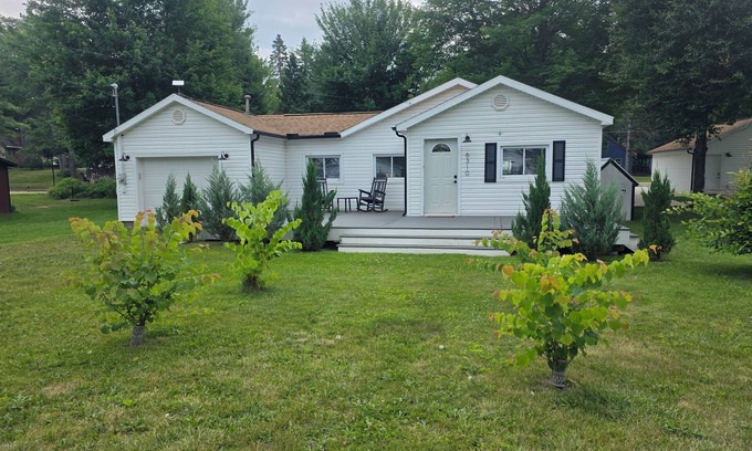 St. Helen House | ORV. Boat. Beach. Fish. All right out your back door. WiFi. Pet Friendly.