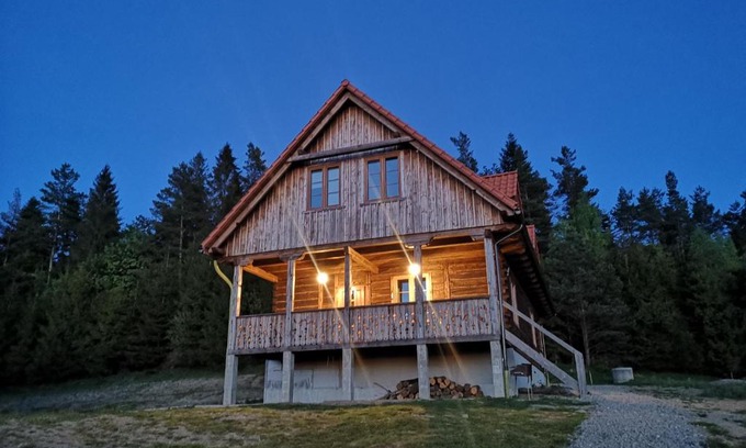 Rabe House | Osada na Granicy - Domki w Bieszczadach