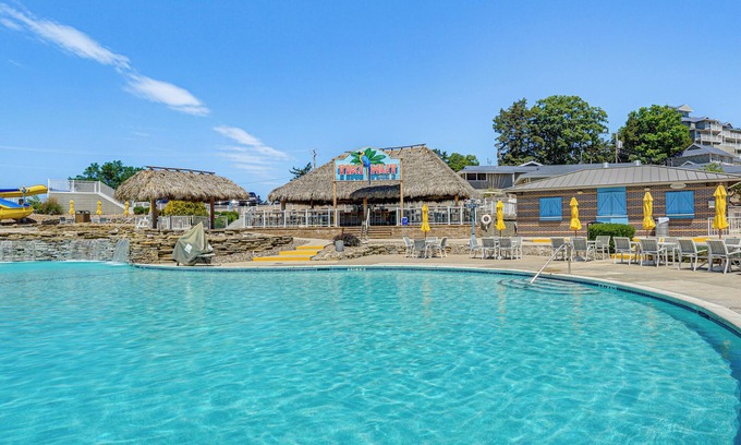 Osage Beach Cottage | Osage Beach Home w/Private Hot Tub: Near Lake!