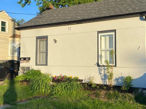 Durham Region Apartment | Oshawa Downtown, 2 Bed rooms house fully furnished