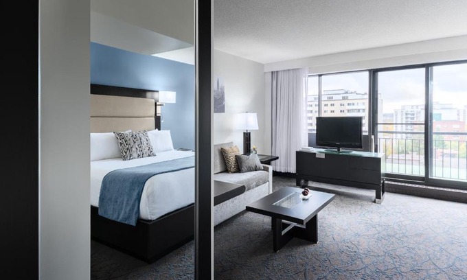 Golden Triangle Hotel | Ottawa Embassy Hotel & Suites