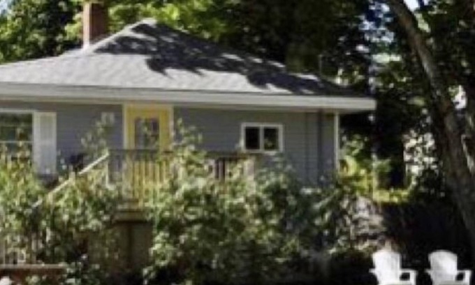 Otter Creek House | 'Otter Cliff Cottage" a short walk to Otter Cove