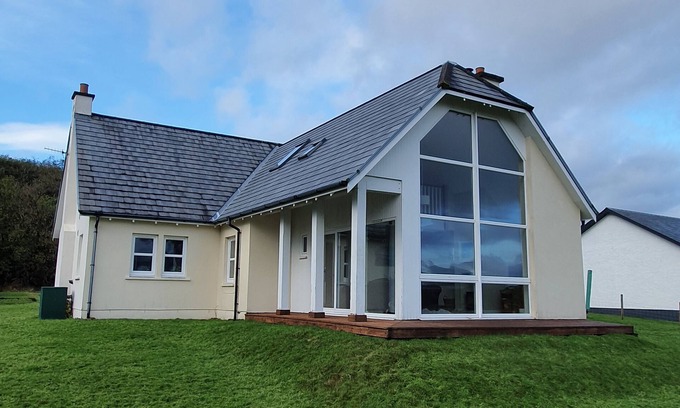 Gruline House | Otter House - coastal location with open sea views