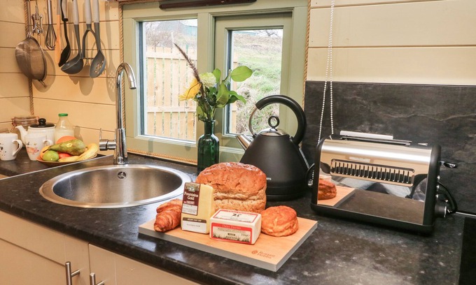 Sutton-in-Craven Cottage | OTTER, pet friendly, with a garden in Cross Hills