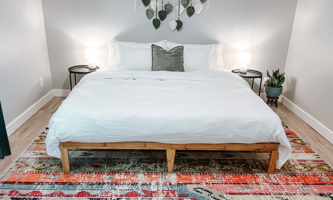 Otter Point House | Otter Point Getaway| Cozy & Calming| 5min to Sooke| Stylish Westcoast Vacation