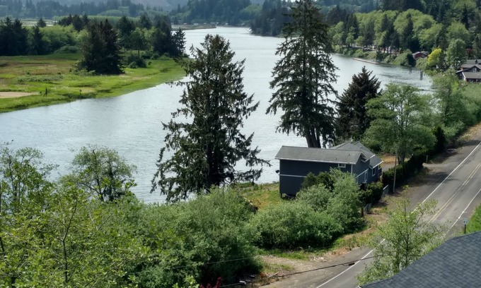Nehalem House | Otter Run Nehalem River - on the banks of the Nehalem River near ocean beaches