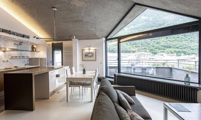 Les Escaldes Apartment | Outdoor Comfort Àtic West