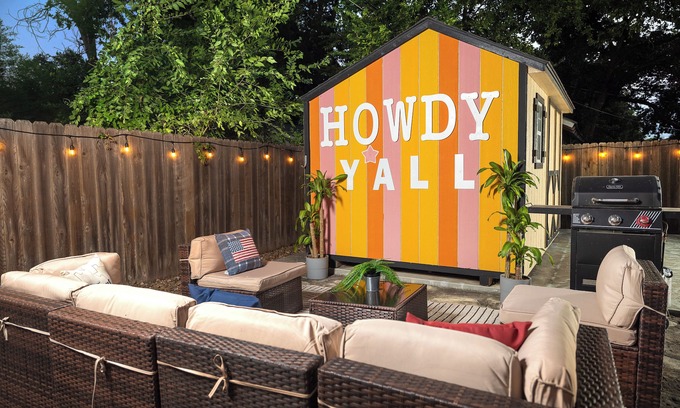 Alta Vista House | Outdoor Hangout, Near Downtown, Riverwalk, Frost Bank Center