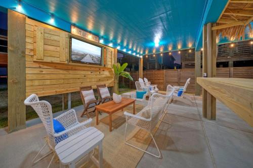 Cinnamon Shore House | Outdoor Lounge w Bar Swing Seats Near Nature Preserve Blutopia by AvantStay