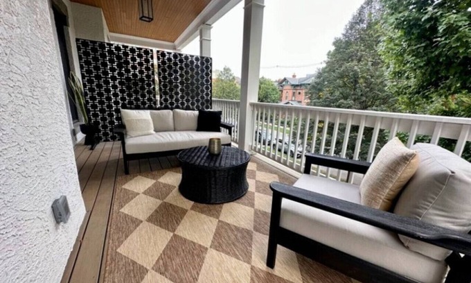 Victorian Village Apartment | Outdoor Patio | Walkable | Short North