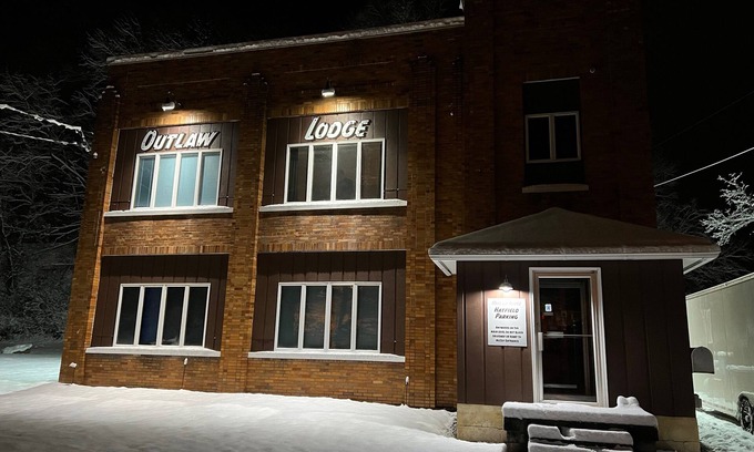 Iaeger House | Outlaw Lodge (Hatfield 1st Floor) ATV,SXS Offroad