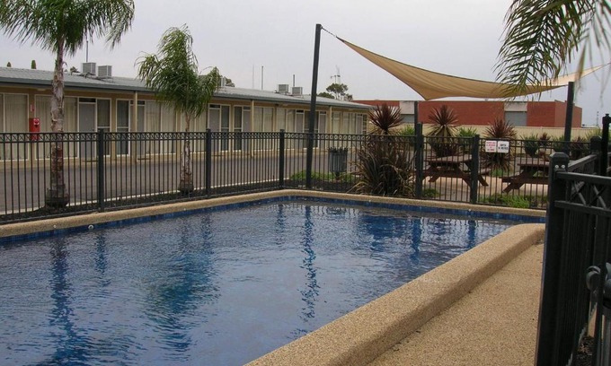 Shepparton Hotel | Overlander Hotel Motel