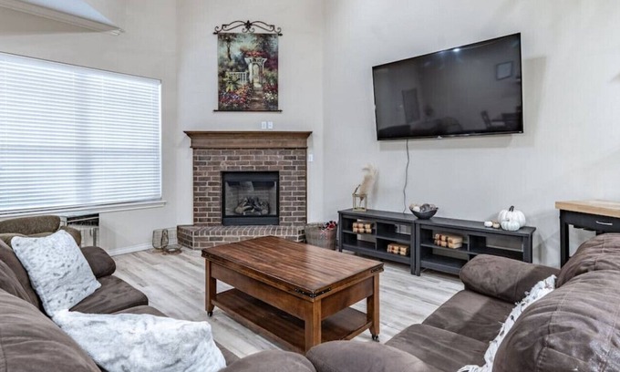 North Overton House | Overton Opulence - 3BR/3.5BA - EV Charger