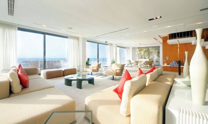 Abu Dhabi Villa | Overwater Paradise with private swimming pool and luxury amenities