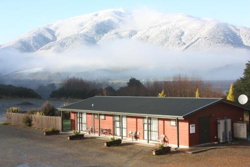 Owen River Hotel | Owen River Tavern & Motels