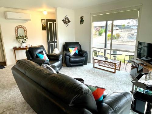 Kingscote House | Owl House on the Corner