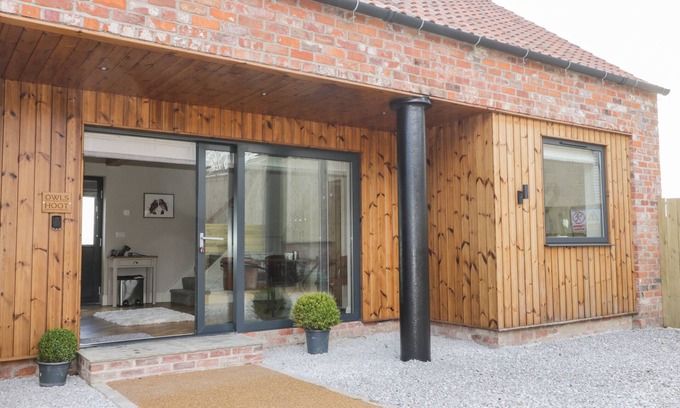 Mappleton Cottage | OWL'S HOOT, pet friendly, character holiday cottage in Burton Pidsea