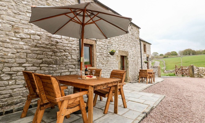 Alstonfield Cottage | OWLS BARN, family friendly, character holiday cottage in Hartington