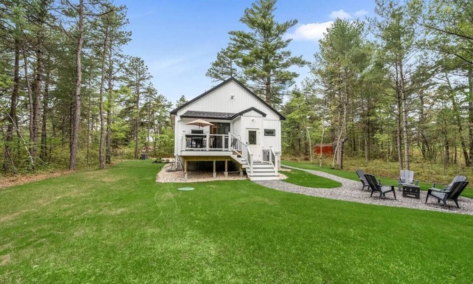 Waterboro Cabin | Owl’s Nest – Cozy Cabin by lake and trails