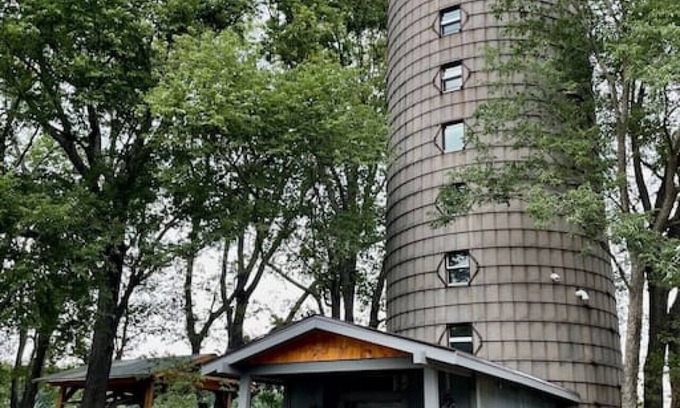 Elmdale Apartment | Owls Nest Silo - 100 y/o converted concrete silo