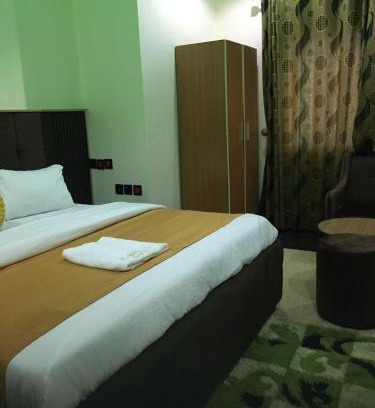 Ayon Hotel | Oxbow Apartments