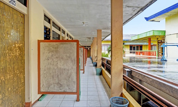 Pamekasan Hotel | OYO 2708 Hotel Kemuning Syariah