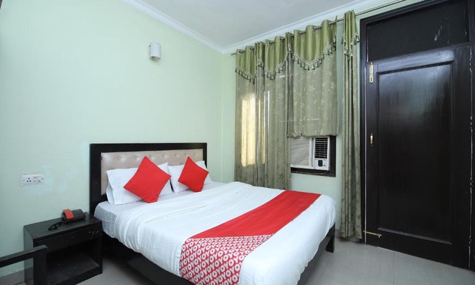 Sector 45 Hotel | OYO 41059 Hotel Satkar
