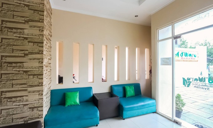 Laweyan Hotel | OYO 90193 D'waru Homestay Syariah
