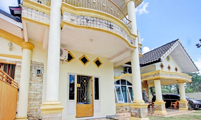 Prabumulih Hotel | OYO 90307 Fj Alfaeyza Kost