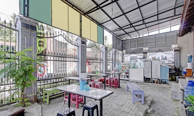 Sangkanurip Hotel | OYO 90543 An-nur Guest House Syariah