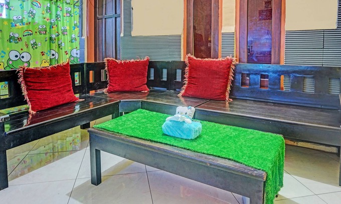Ngaglik Hotel | OYO 91588 Ananda Guest House Batu