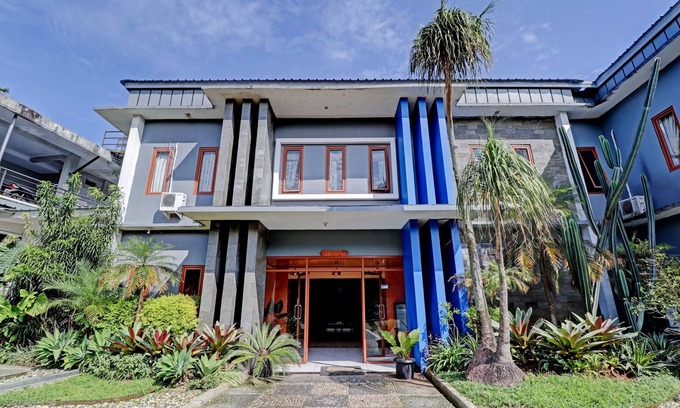 Wonogiri Hotel | OYO 92289 Hotel Aji Kusuma