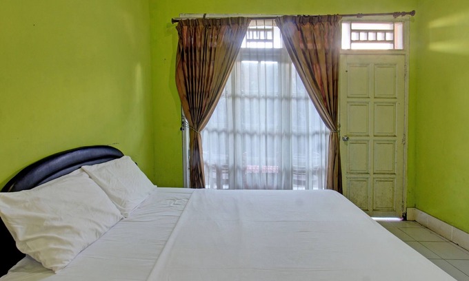 Praya Hotel | OYO 92849 Hotel Dienda Hayu Near Alun Alun Tastura