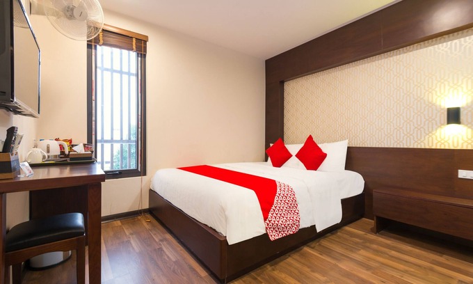 Hang Buom Hotel | OYO 930 Thang Long Hotel