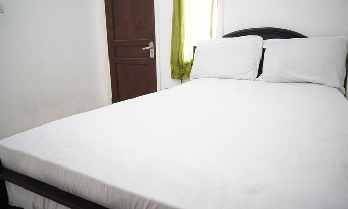 Gresik Hotel | OYO 93785 Aero Kost Bu Lisa Syariah Near Pasar Tradisional Lawang