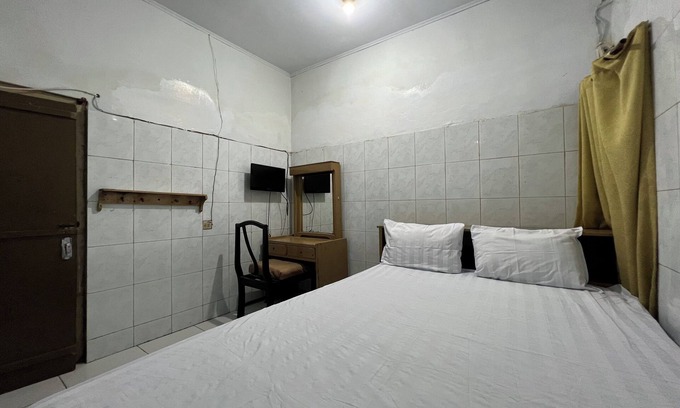 Paso Hotel | OYO 94023 Kost Stan