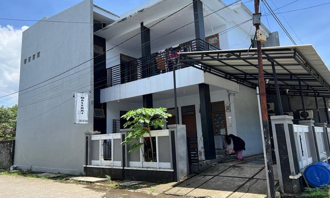 Borneo Hotel | OYO 94121 Widan Homestay